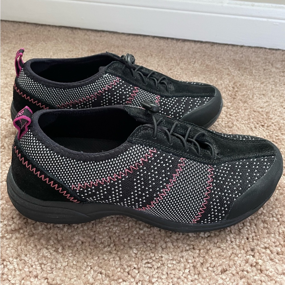 UrbaneScrubs Lightweight Mesh Athletic Shoes